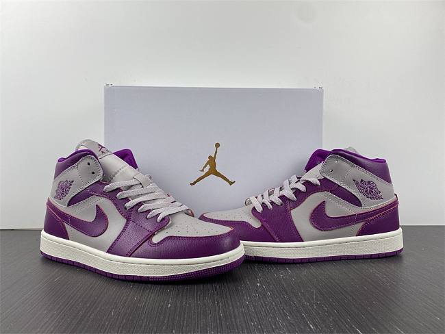jordan mid magenta
